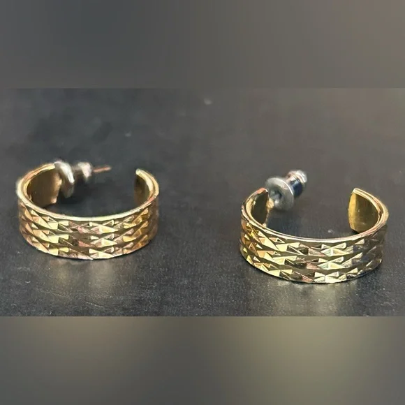 VINTAGE GOLD TONE EARRINGS THREE PAIRS - Picture 6 of 8